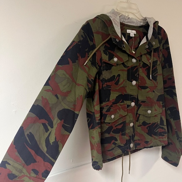 L.L. Bean Women's Signature Cropped Utility Hoodie Size XS Camo NWT - Picture 3 of 10